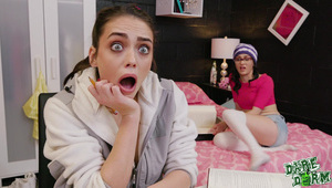 aidra fox ma wyśmienite dupsko i gorące kakaowe oczko