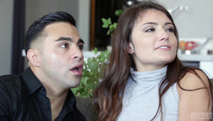 małoletnia zdzira i czerwone pośladki