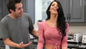 chinka mierzy się z ogierem