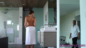 fajna azjatka cięta w zwieracze