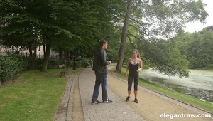 ładna amatorka z naturalnymi skarbami