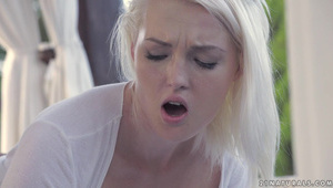 dwie lesbijki się zaspokajają