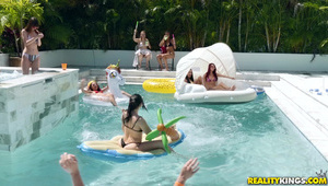 dwie wysportowane sunie