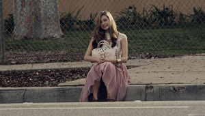 mała owłosiona cipcia ledwo mieści w sobie dużego członka