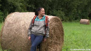 dziadzia zdradza babcię z młodą suczką