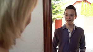 czerwona szminka i zwinne usta