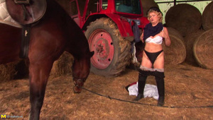 klasyczne i piękne dupeczki potrafią się ładnie ubrać