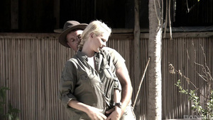 ruda suczka z różową muszelką