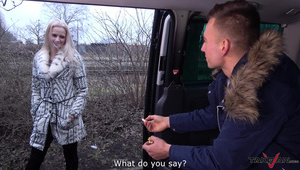 podsadził chudą blondynę na swojego kutasa