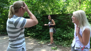 laseczka z gładką szparką jest zapinana w dupsko