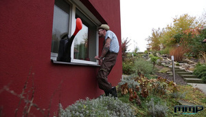 dojrzała pani wypina wielką dupkę