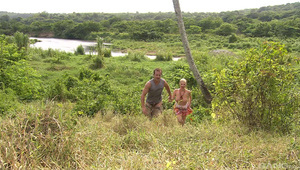 liże jej słodką muszelkę na tarasie