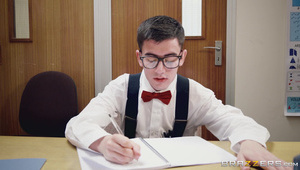 dwie gorące blondyny dymane na parkingu