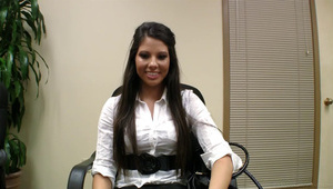 wskoczyła na jego kutaska jak młoda sarenka