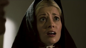 blond fanka łykania męskich soczków