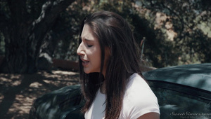 laseczka z wielkimi cycuszkami robi sobie dobrze