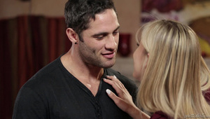 latynoska liże białą dupkę