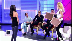 wypięta suczka ma fajne pośladki