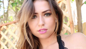 sexy czekoladka w kapeluszu