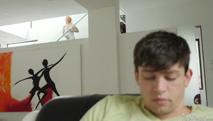 blondyna liże piękną gładką piczkę