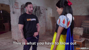 napompowana silikonem mamuśka chce się dołączyć do ruchania