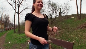 laska ugniata swoją pupą jądra faceta