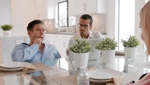 naga blondi wygląda jak modelka