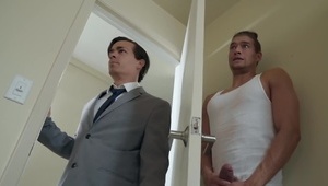 osiemnastolatka jęczy z podniecenia