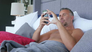 młoda elsa fajnie porusza się na pałce