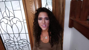 młoda ssie wielkiego chuja