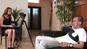 ujeżdża analnie kutasa