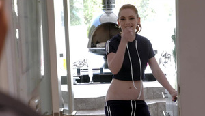 gorący anioł z pałką w buzi