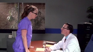 ładna laseczka cudownie ciągnie fiuta