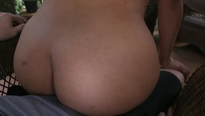 laska poluje na facetów w taksówce