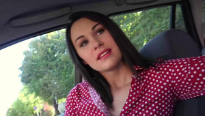 ponętna nastka dogadza sobie na czacie