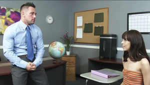 amatorka liże jego paluszek w parku