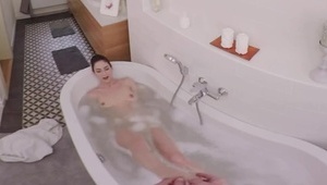 napalona megan sage nakrywa brata w czasie masturbowania się