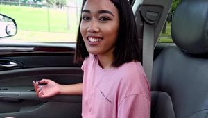 wspaniała ruda dziewczyna zabiera się za sporego członka