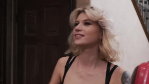 super babka w różowej staniku