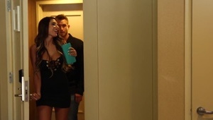 brunetka obciąga za darmową jazdę