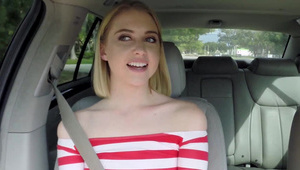 dobra suczka dostaje w owłosiona szpareczkę