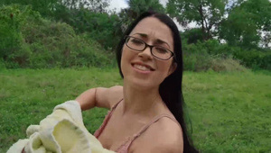 napalona brunetka ma ochotę na sex