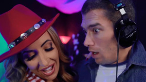 daisy stone została wydymana na kanapie