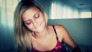 przyłapani kochankowie na balkonie