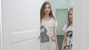 seks w biurze z dobrą barbie