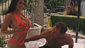 tatuś podjarany jej zgrabną dupeczką