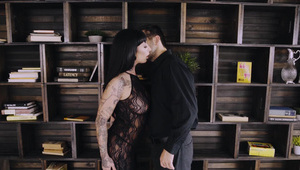 japonka całuje się z nim przed seksem