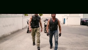 sex na kanapie w trójkącie