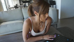 kutas penetrator wchodzi w jej dupsko