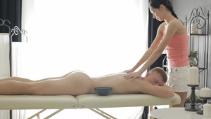 ostra panienka i stado jebaków